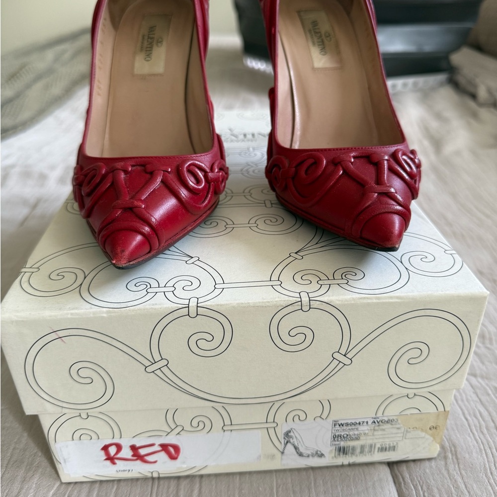 Valentino Garavani Nappa Swirl Pumps Red